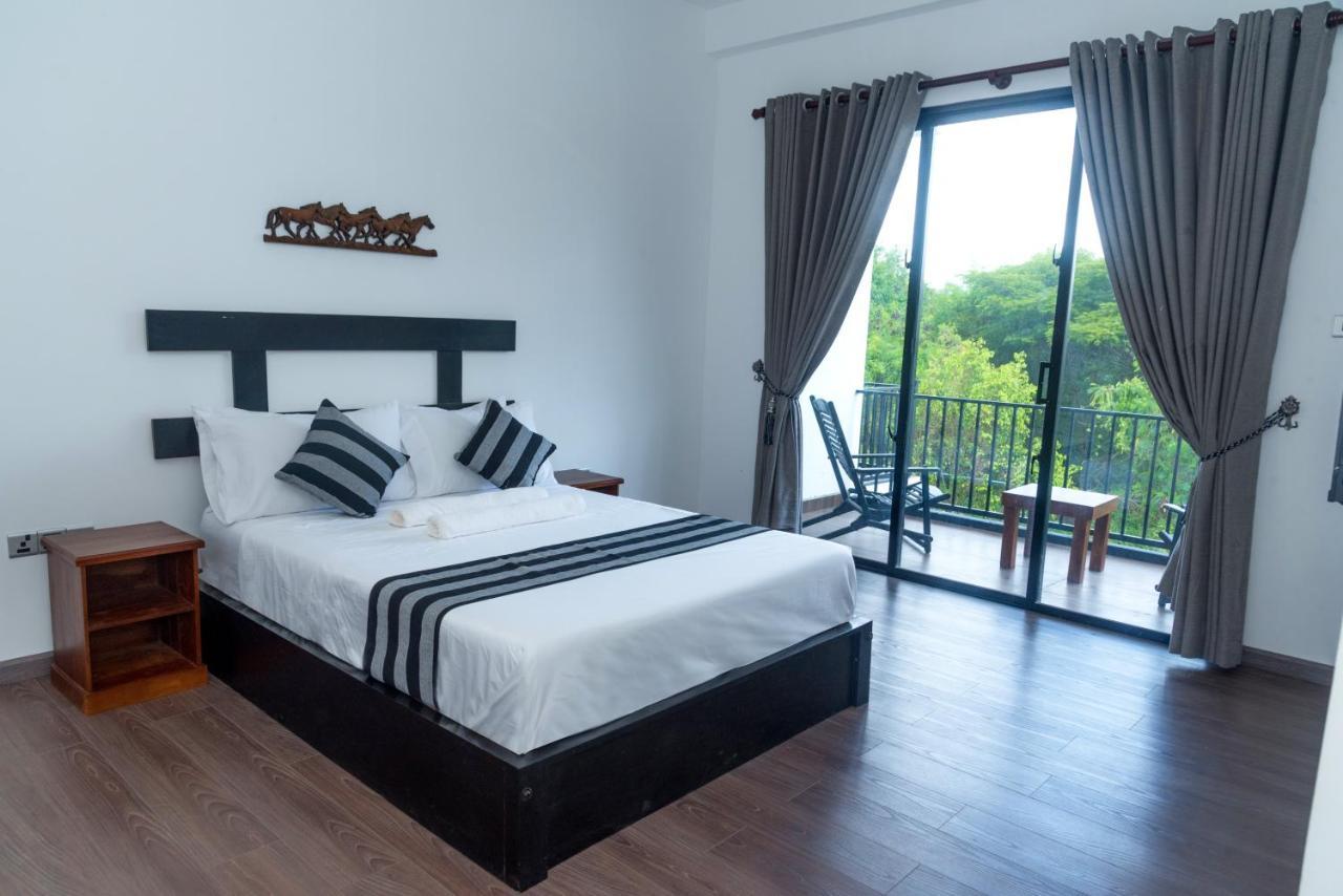 Black Mustang Hotel Dambulla Luaran gambar